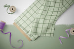 Lade das Bild in den Galerie-Viewer, Supersoft Premium Jersey "Weinbeeren" Grid Grün helldunkel 0,5 m