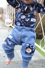 Lade das Bild in den Galerie-Viewer, Supersoft Premium French Terry "School of Magic" Love midnight 0,5 m
