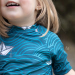 Lade das Bild in den Galerie-Viewer, Lycra "Papierboote 2.0" COLLECTION
