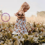 Lade das Bild in den Galerie-Viewer, Frottee Jersey "Sonnenblumen" weiß 0,5 m
