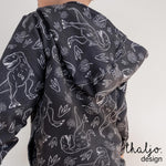 Lade das Bild in den Galerie-Viewer, Premium Wintersweat "Kreidezeit" T-Rex 0,5 m
