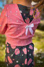 Lade das Bild in den Galerie-Viewer, Premium BIO Jersey "Strawberry Patch" 0,5 m
