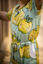 Lade das Bild in den Galerie-Viewer, Supersoft Premium BIO Jersey "Äpfelchen" groß 0,5 m
