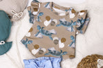 Lade das Bild in den Galerie-Viewer, Premium BIO Jersey "Birthday Turtle" honey 0,5 m
