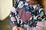 Lade das Bild in den Galerie-Viewer, Supersoft Premium French Terry "Fluttering Deer" midnight 0,5 m
