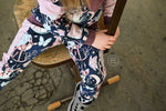 Lade das Bild in den Galerie-Viewer, Supersoft Premium French Terry "Fluttering Deer" midnight 0,5 m
