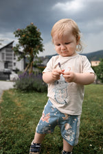 Lade das Bild in den Galerie-Viewer, Supersoft Premium Jersey "Monddrachenbaby" sky Sticker groß 0,5 m
