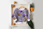 Lade das Bild in den Galerie-Viewer, Supersoft Premium BIO French Terry "Footballs" purple groß 0,5 m
