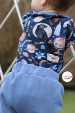 Lade das Bild in den Galerie-Viewer, Premium BIO Jersey "School of Magic" Love midnight 0,5 m
